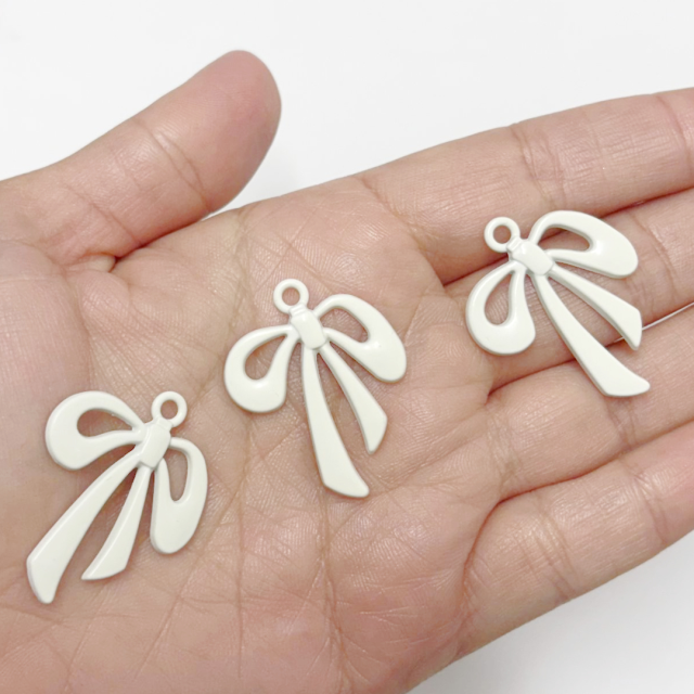 DIJE ESMALTADO MOÑA 29X26MM - BLANCO