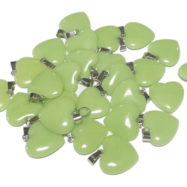 DIJE DE PIEDRAS CORAZON 20MM - VERDE CLARO PISTACHO (TEÑIDA)