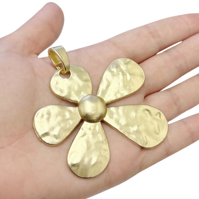 DIJE FLOR XL 65X68MM - DORADO MATE