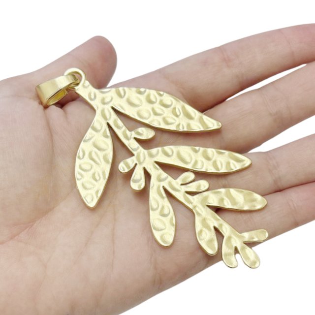 DIJE HOJA XL 95X55MM - DORADO MATE