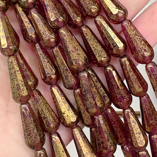 CRISTAL CHECO RUBI - DORADO LAGRIMA 20X9MM (X TIRA)