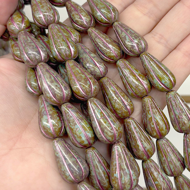 CRISTAL CHECO VERDE ROSADO LAGRIMA 23X11MM (X TIRA)