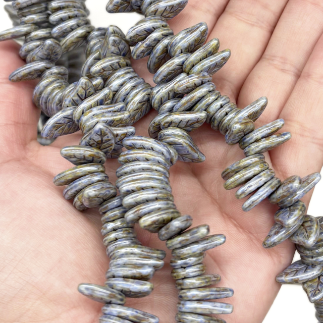 CRISTAL CHECO CELESTE  GRIS HOJA 14X9MM (X TIRA)