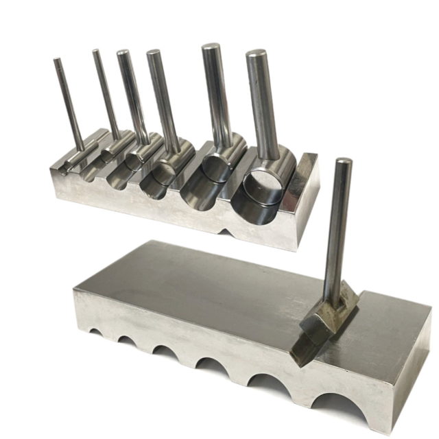 BLOQUE DE ACERO CON EMBUTIDORES - PUNTEROS