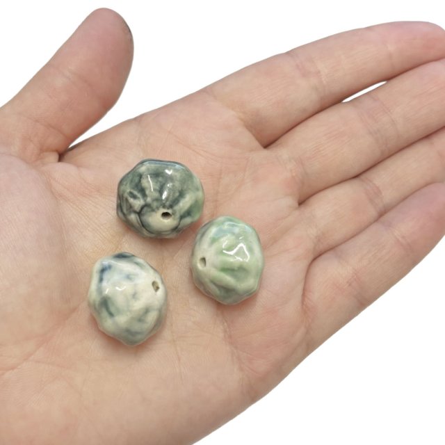 CERAMICA CALABAZA ROMBO 16X20MM - BLANCO Y VERDE