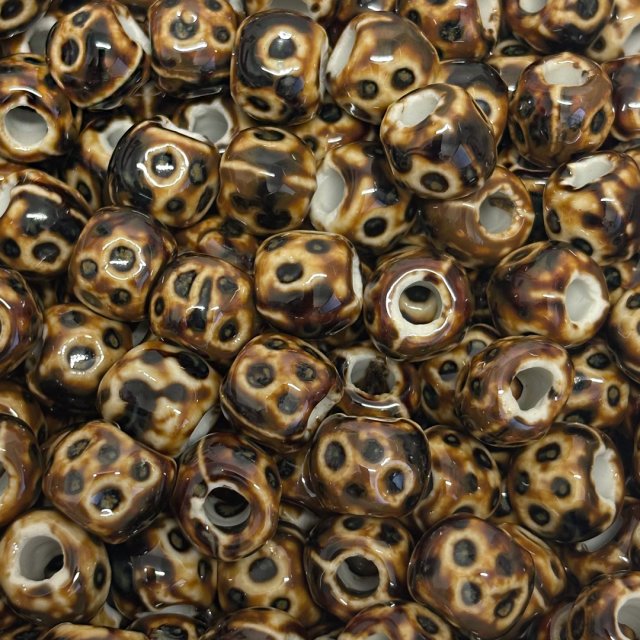 CERAMICA DONA IRREGULAR 12X14MM - BEIGE, MARRON Y NEGRO