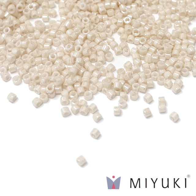 MIYUKI DELICA Nº11 OPACO BEIGE GLASEADO